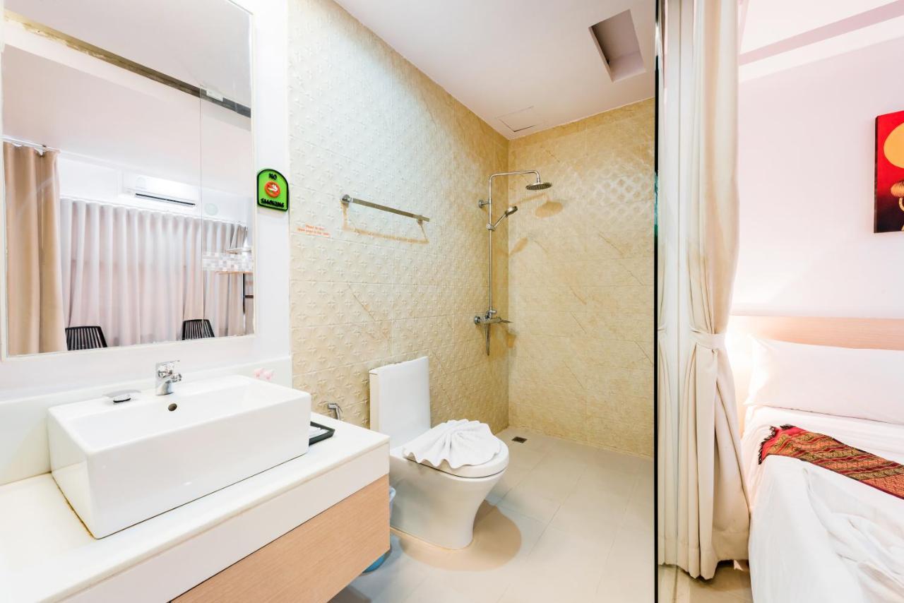 My Hotel Phuket Patong Buitenkant foto