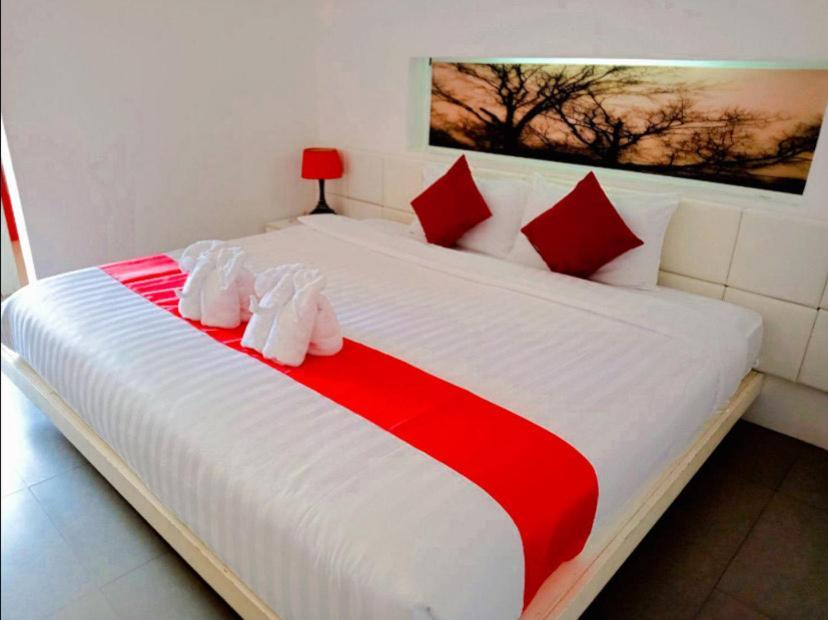 My Hotel Phuket Patong Buitenkant foto